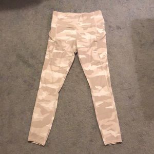 XS Athleta camo leggings